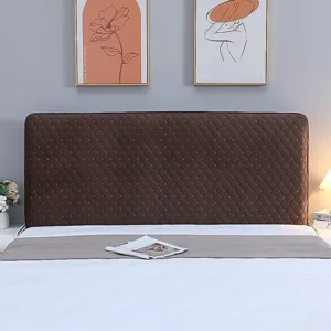 Vista dettagliata della fodera marrone trapuntata per testata letto, design protettivo.