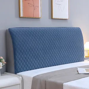 Vista dettagliata della fodera trapuntata blu spessa per testata letto, perfetta per la camera da letto.