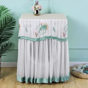 Vista detallada de la elegante funda antipolvo de encaje para lavadora con bordado floral.