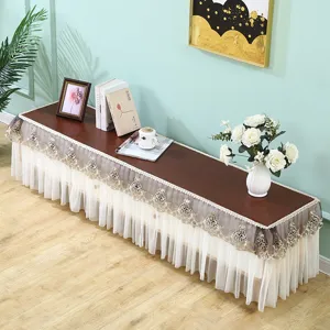 Cubierta antipolvo impermeable para mueble TV rectangular con encaje y detalle de tul.