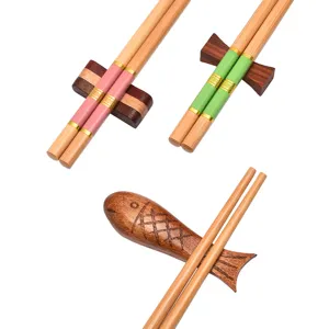Houten etensstokjes set met stijlvolle houders, milieuvriendelijk bamboe servies.