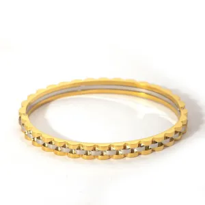 Two-tone stainless steel scalloped edge bangle bracelet, elegant and versatile daily jewelry.