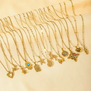 Goldfarbene Edelstahl Mehrstil Anhänger Halsketten Set, schicke Halskette Schmuck Detail.