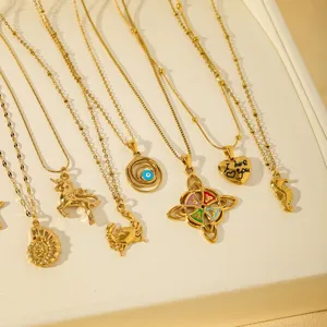 Goldfarbene Edelstahl Mehrstil Halsketten Set mit süßen Tier und geometrischen Anhängern.
