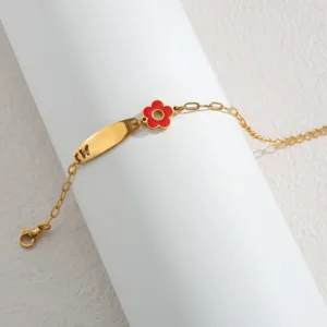 Elegantes goldenes Edelstahl Armband mit rotem Blumenanhänger und ID Schild für Damen