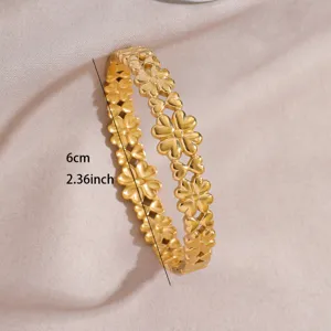 Gold plated stainless steel clover bangle detail shot showing diameter size 6cm and 2.36inch.