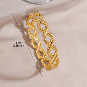 Gold-plated stainless steel geometric interlocking bangle bracelet detail view 6cm.