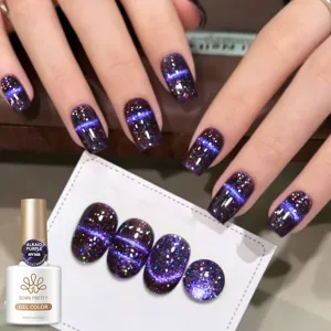 Detailopname van paarse glitter cat-eye magnetische nagelgel met BORN PRETTY fles