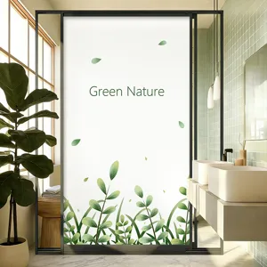 Detailweergave van matte privacy glasfolie met groen bladerpatroon voor de badkamer