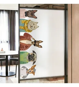 Película mate para ventanas con simpáticos perros para proteger la privacidad en casa.
