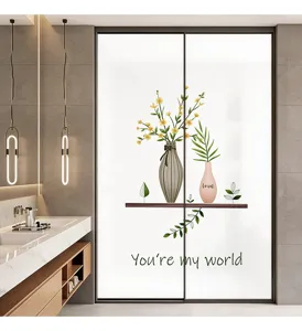 Film d'intimité dépoli pour vitres avec motif floral sur une porte de salle de bain