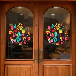 Bunte Fensteraufkleber zum Muttertag an einer Glastür für die festliche Ladendekoration.
