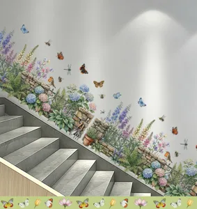 Detalle de pegatinas de pared de jardín con mariposas, abejas y flores junto a una escalera