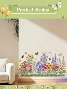 Gedetailleerd overzicht van tuinmuurstickers met vlinders en hek op een woonkamermuur