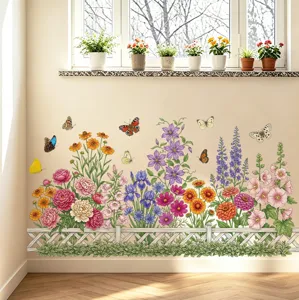 Gedetailleerd overzicht van kleurrijke bloem- en vlindermuurstickers op een kamerwand.