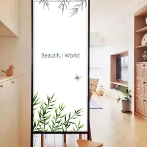 Pellicola smerigliata per la privacy con design di piante verdi e testo decorativo.
