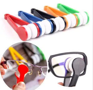 Portable eyeglass cleaner brush with microfiber pads for clear glasses without scratches.