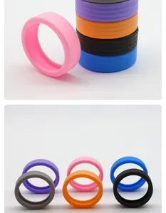 Vue detaillee de protection de roue de valise en silicone, anti-usure et antichoc.