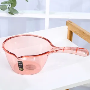 Cuillère à eau en plastique rose transparent avec bec verseur et trou de suspension pour cuisine