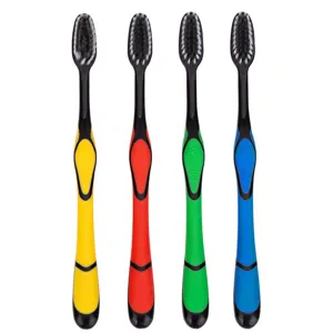 Lot de 4 brosses à dents souples au charbon de bambou pour adultes manches colorés nettoyage.