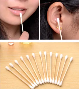 Disposable double-headed cotton swabs with wooden sticks for daily makeup and ear cleaning.
