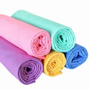 Rollos de toalla de ante para mascotas multifuncionales repujados en varios colores.