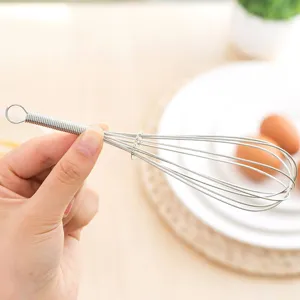 Mini frusta in filo di acciaio inossidabile con manico a molla per cucina e pasticceria.