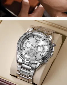 Vue détaillée d'une montre à quartz argentée pour hommes avec cadran chronographe