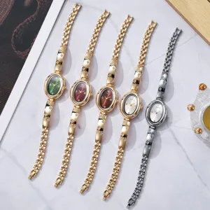 Elegantes relojes de pulsera para mujer con diamantes en acabados oro y plata