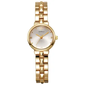 Elegante goldfarbene Armbanduhr für Damen mit rundem Zifferblatt und Quarzuhrwerk.