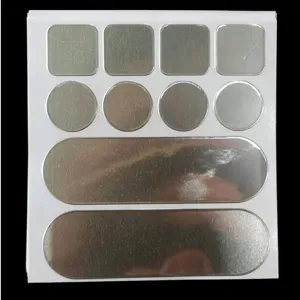 Vue détaillée de patchs de réparation en acier inoxydable de formes carrée, ronde et ovale.