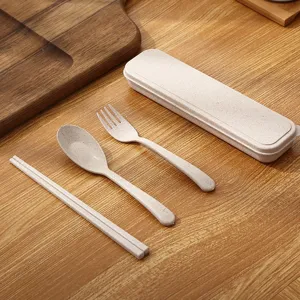Set di posate in paglia di grano portatile con bacchette cucchiaio forchetta custodia.