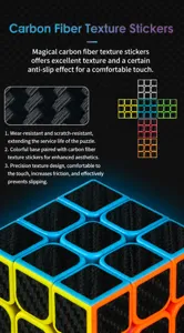Cubo magico in fibra di carbonio vista dettaglio, gioco di puzzle liscio per bambini e adulti.