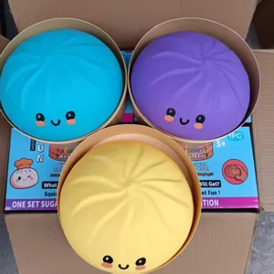 Γιγαντιαίο kawaii squishy dumpling αντιστρές παιχνίδι με χαριτωμένο πρόσωπο σε κουτί.