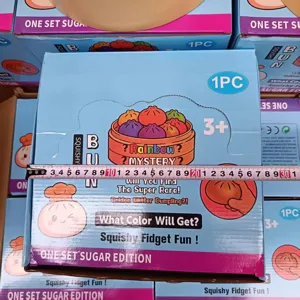 Γιγάντιο αντιστρές παιχνίδι dumpling squishy σε μυστηριώδες κουτί, αισθητηριακή διασκέδαση.