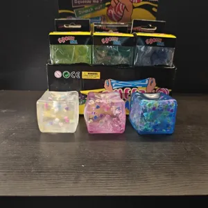 Jouet anti-stress cube de glace 5cm avec paillettes de coeur jouet malaxe maltose