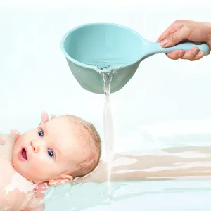 Cuillère à eau en plastique durable avec poignée pour bain de bébé et cuisine
