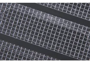 Detailansicht des Fliegengitter Reparaturpflasters mit feinem und robustem Netzgewebe.