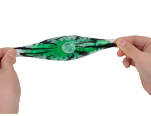 Primo piano che mostra l'alta elasticità e la proprietà elastica del giocattolo antistress.