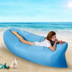Sofá inflable portátil ideal para acampar al aire libre, playa y relajación de viaje.