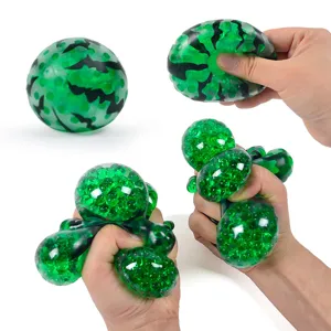 Pallina antistress a forma di anguria con perline d'acqua colorate per il relax quotidiano.