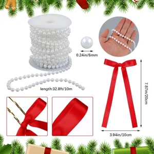 Guirlanda de perlas artificiales de Navidad y lazo de cinta de satén rojo para decoración.