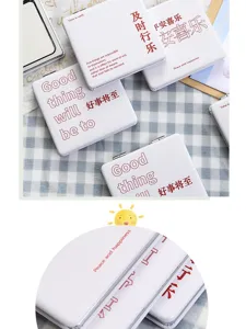 Compacte draagbare PU opvouwbare zakmake-upspiegel met elegante Chinese typografie.