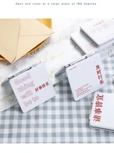 Draagbare dubbelzijdige opvouwbare make-up zakspiegel met PU lederen etui en inspirerende tekst.