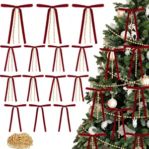 Ciondoli per albero di Natale in velluto con catene di perline d'oro per decorazione festa.