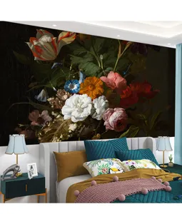 Vue détaillée d'une peinture murale florale vintage européenne dans une chambre douillette