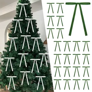 Longues nœuds en velours vert pour la décoration du sapin de Noël et ornements de fête.