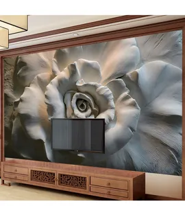 Nahaufnahme einer 3D-Relief-Wandtapete mit weißen Rosen im modernen Wohnzimmer