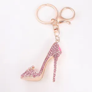 Llavero de tacón alto con diamantes de imitación rosa colgante de bolso de metal elegante