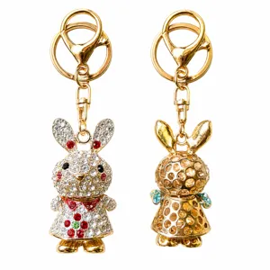 Detailansicht Strass Hase Schlüsselanhänger glitzernder Kristall süßer Bunny Taschenanhänger.